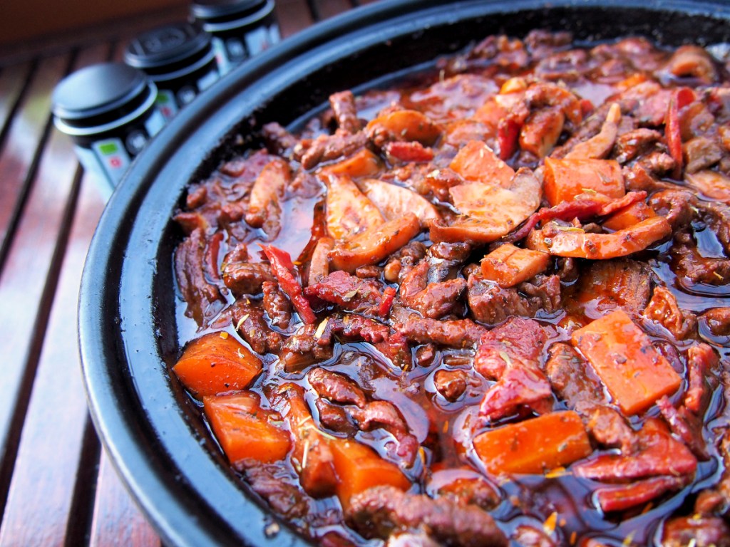 Yrttinen naudan suikalepata