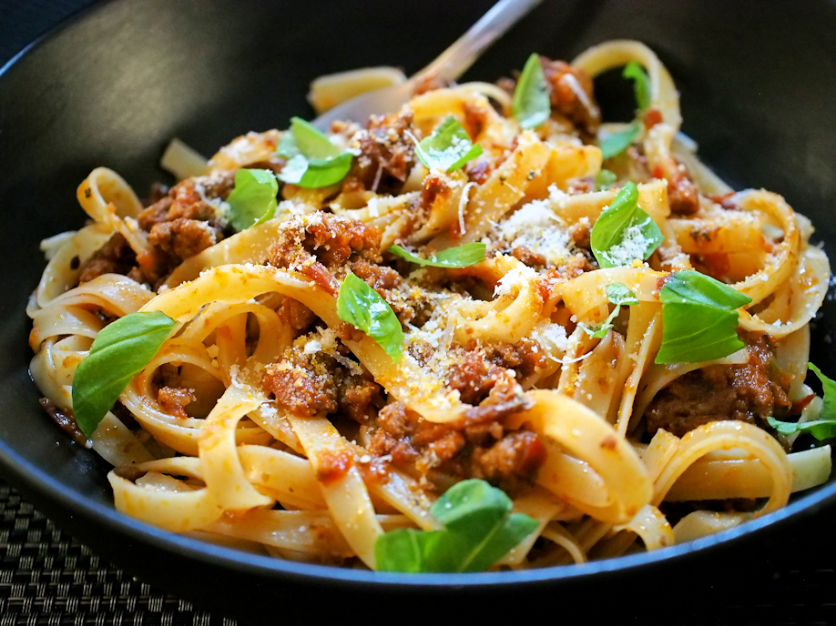 Pitkään kypsytetty Kalkkunabolognese