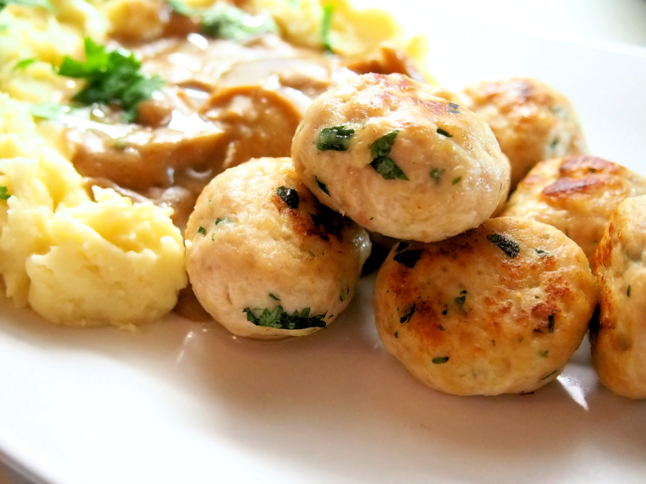 Raikkaat broileripyörykät