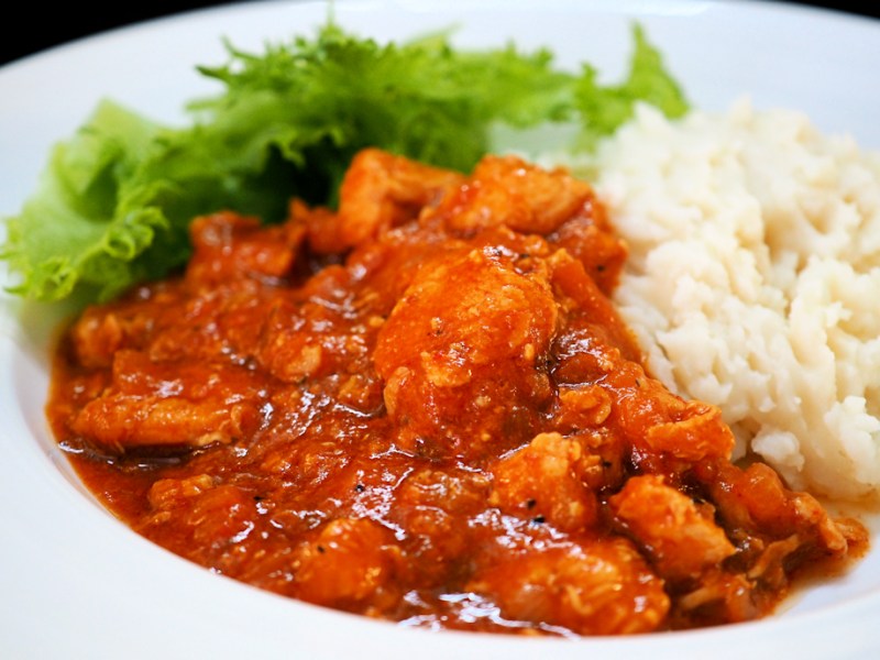 Broilerisuikaleet paprikakastikkeessa