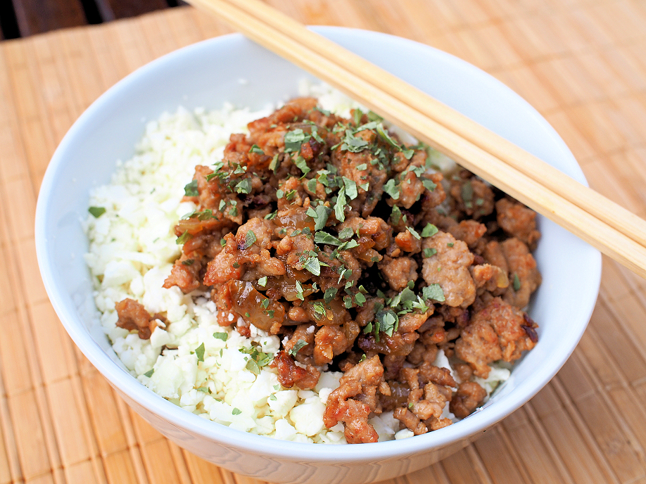 Kukkakaaliriisi ja thaimaalaisittain paistettua&nbsp;jauhelihaa