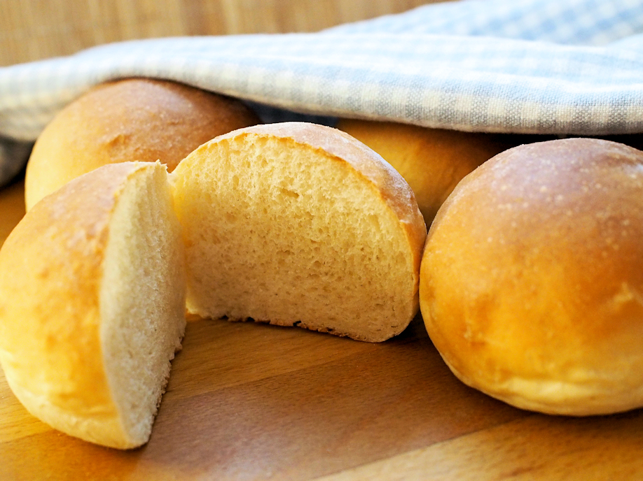 Pehmoiset vehnäsämpylät