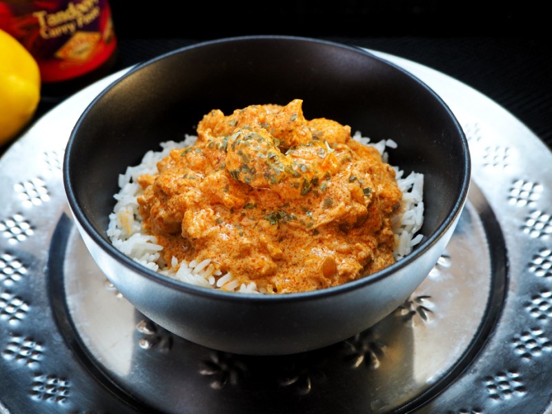 Broileria Tandoorikastikkeessa