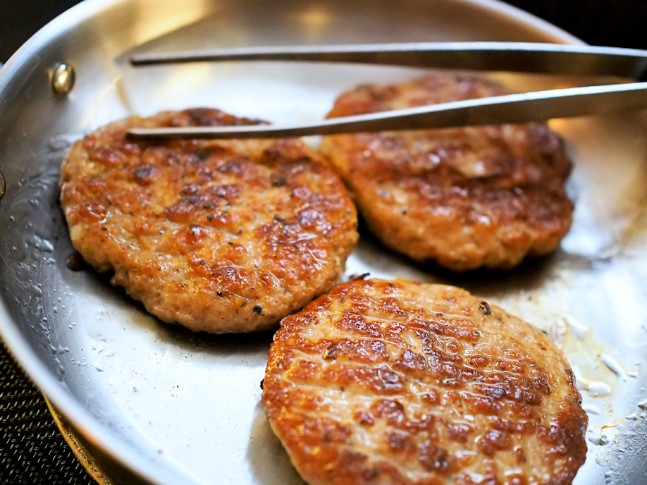 Broileri-nauta jauhelihapihvit