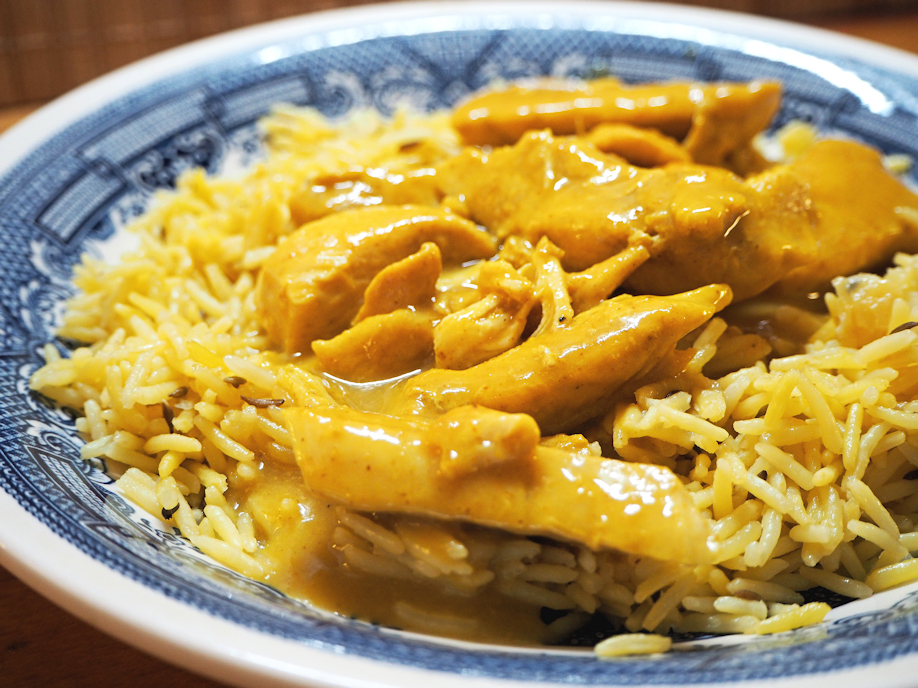 Uunissa kypsennettyjä kanaviillokin makuisia broilerinsuikaleita